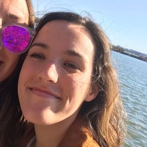 Meet your Posher, Leah